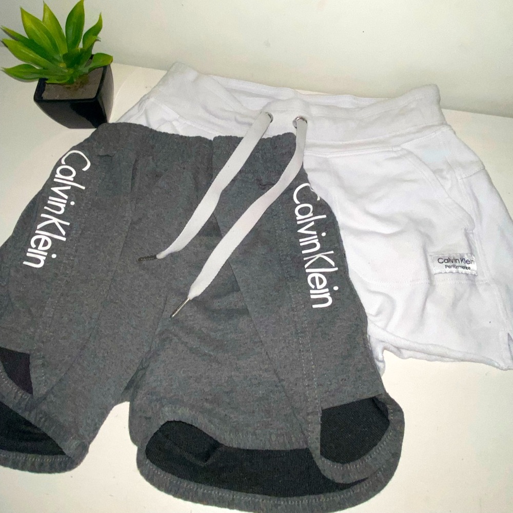 Cute Calvin Klein baggy shorts